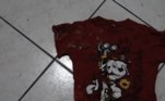Durante as investigações, a polícia descobriu uma camiseta com manchas de sangue do menino, uma corrente, que também tinha sangue, e conversas nos celulares das duas suspeitas 