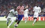 Atlético de Madrid x Real Madrid - 18 de setembro de 2022No maior clássico da capital espanhola, Vini Jr. mais uma vez foi vítima de racismo. Dessa vez, a Liga da Espanha fez a denúncia ao procurador de Delito de Ódio de Madri pelos gritos racistas que foram ouvidos ainda antes do início da partida. Novamente, o processo foi arquivado. De acordo com os documentos, o motivo para suspender a denúncia foi que 'os insultos foram proferidos por ocasião da celebração de um jogo de futebol de máxima rivalidade'Na mesma semana, Pedro Bravo, presidente da Associação Espanhola de Empresários de Jogadores, havia dito que Vinícius Junior precisava parar de provocar os adversários e deixar de 'fazer macaquices'.'Você tem que respeitar o rival. Se quer dançar, que vá ao sambódromo no Brasil', disse ele