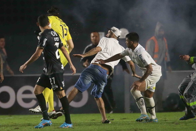 Cássio agredido, Cássio agressão, torcedor santista, Santos x Corinthians, Copa do Brasil 2022,