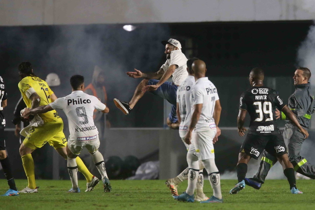 Assustador! Confira as imagens da agressão sofrida por Cássio