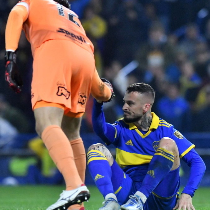 Cássio ajuda Benedetto após atacante perder pênalti na Libertadores
