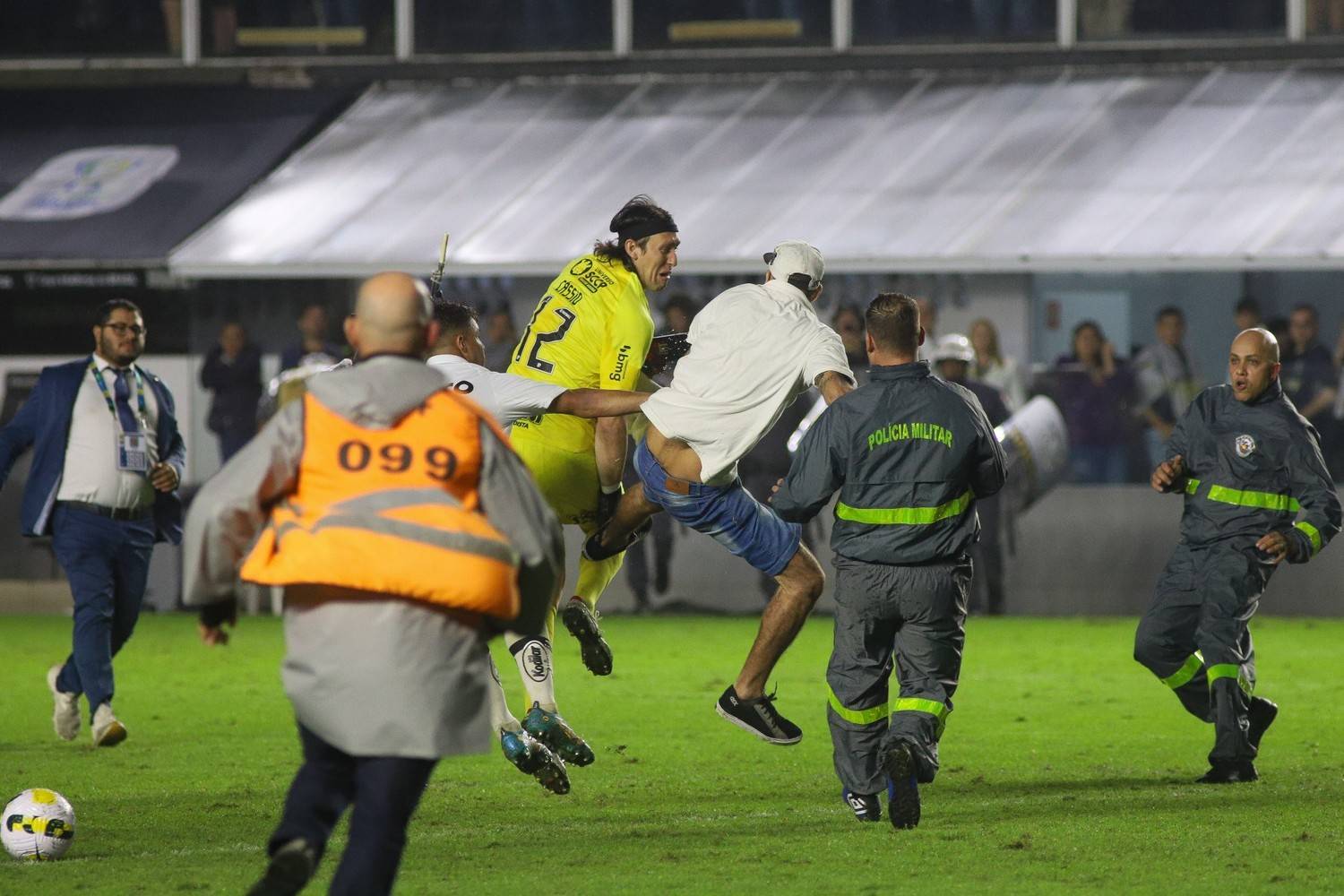 Cássio vai jogar contra o Flamengo? Veja o que pensam os médicos e a  comissão técnica do Corinthians