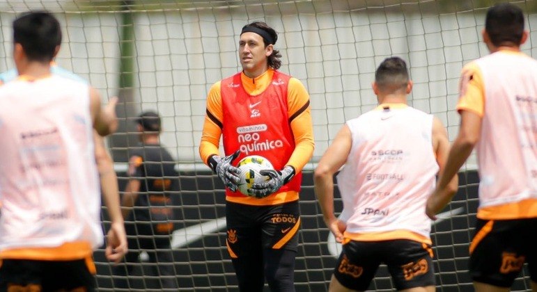 Cássio e elenco em treino recente: na segunda-feira será com presença da Fiel Torcida