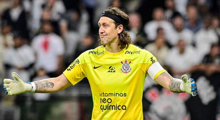 Assim como o ataque, a defesa corintiana terá que funcionar. O Timão precisa ter ao menos três gols de vantagem para garantir a vaga na próxima fase. Mas na temporada de 2023 Cássio ficou sem tomar gols em apenas 6 de 18 jogos. A última partida em que o goleiro não sofreu gols foi em 6 de abril de 2023, quando o elenco estava descansado havia quase um mês, após a eliminação precoce do Paulistão