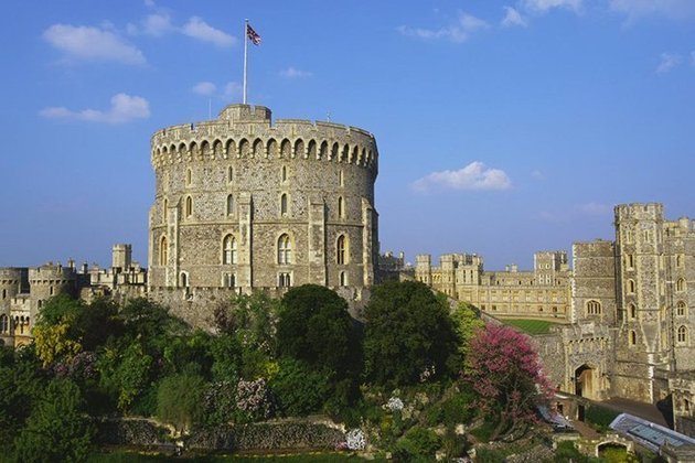 Castelo de Windsor - Windsor, Inglaterra - Residência da Realeza Britânica.  Construído no século 11, após a conquista normanda da Inglaterra por Guilherme I. Usado pelos monarcas desde o reinado de Henrique I (1100), é o castelo da Europa há mais tempo habitado.