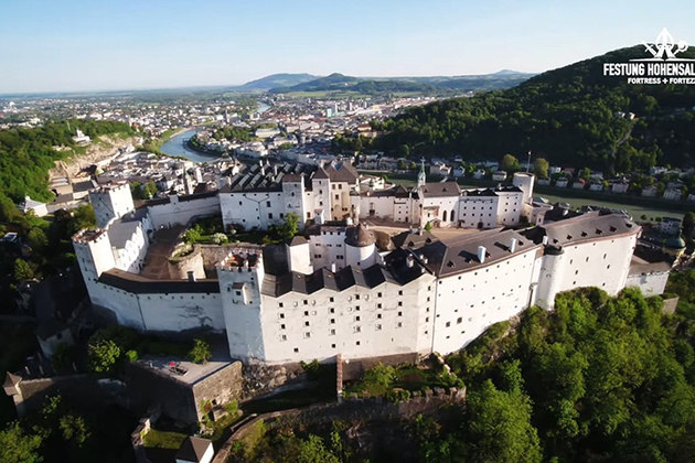 Castelo Hohensalzburg – Áustria - Com 250 metros de comprimento e 150 metros de largura, é um dos maiores castelos medievais na Europa. Fica no topo de Festungbsberg, na cidade de Salzburgo, terra natal de Mozart. 