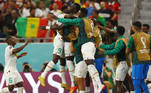 Jogadores do Senegal comemoram o gol de Boulaye Dia, que abriu o placar na partida contra o Catar