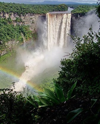 Cataratas de Kaieteur - Ficam na região central da Guiana. 