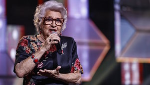 "Não esperava", comenta finalista de 84 anos sobre ter levantado os 100 jurados do Canta Comigo; confira! (Edu Moraes/Record TV)
