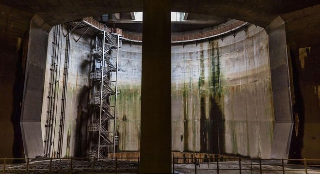 As bombas no Canal de Escoamento podem esvaziar uma piscina de 25 metros em menos de três segundos 