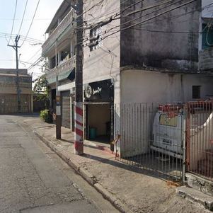 Homens foram levados a um cativeiro na rua Físico Lawrence