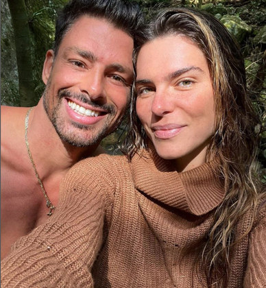 Cauã Raymond e Mariana Goldfarb: o ator  e a modelo começaram a namorar em 2016, terminaram em 2018; reataram em poucos meses; mas logo se afastaram de novo; e reataram. Eles se casaram em 2019.