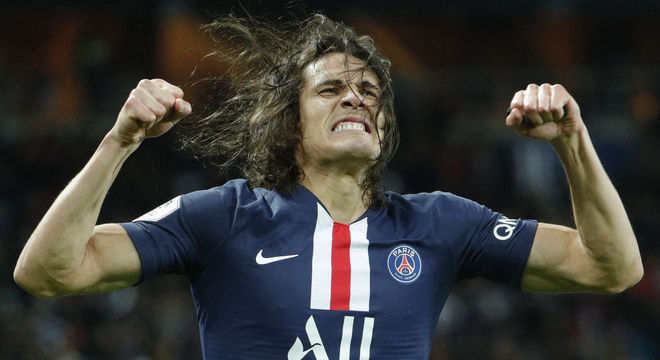 Cavani. Caro demais para o futebol da América do Sul. Tem mercado na Europa