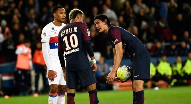 O egoísmo de Neymar se tornou um grande obstáculo para Cavani