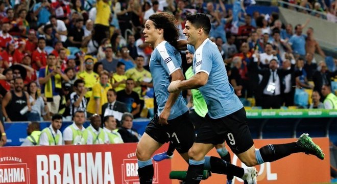 Uruguai 1 X 0 Chile, a celebração de Cavani e Suárez