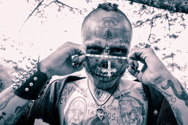 Papel De Parede Rosas E Caveiras Papel De Parede Caveira Sociedade Secreta Caveira Com Flor