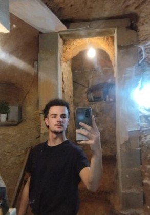 A briga de Andres começou porque não permitiram que ele desse um passeio pela região de Murcia, na Espanha, onde eles moram. Não apenas o passeio foi o estopim da discussão, mas também o fato de não permitirem que ele usasse um casaco