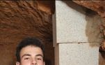 'Toda a minha família e amigos estão acostumados com a caverna, alguns até gostam de ajudar cavando um pouco de terra', informou o jovem