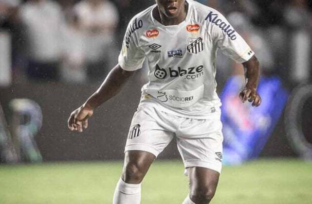 CAZARES - Deu alguns bons passes, mas ainda está longe da forma física ideal - Nota 6,5 - Foto: Raul Baretta/ Santos FC