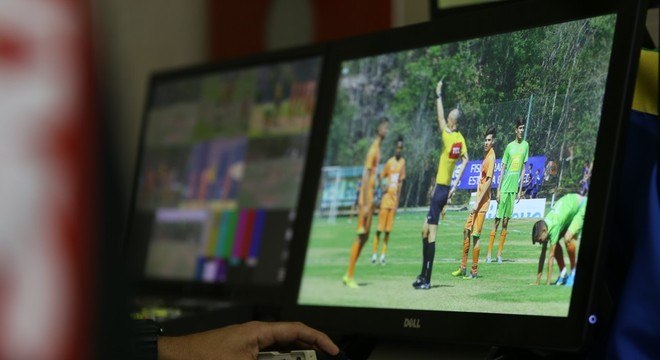 Com árbitro de vídeo, quartas de final da Copa do Brasil são