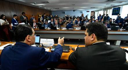 Texto segue para análise no plenário da Casa