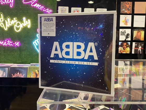 Já para quem curte mais música pop, o box com 10 LPs do grupo Abba pode ser comprado por R$ 1.299,90
