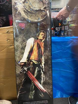 Para os fãs da franquia Eragon, uma das lojas da CCXP oferece uma espada vermelha avaliada em R$ 25 mil*Estagiário do R7, sob supervisão de Camila Juliotti