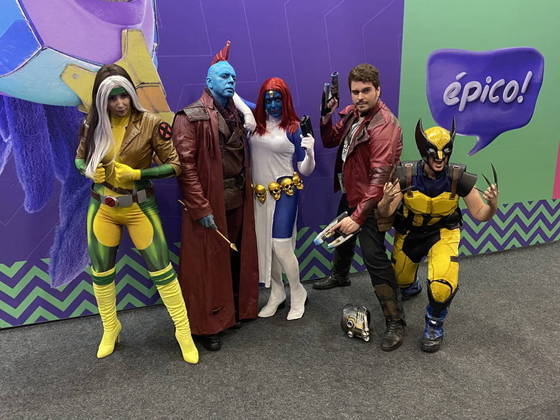 E que tal este encontro entre personagens da Marvel? Vampira, Mística e Wolverine, dos X-Men, posaram com Yondu e Senhor das Estrelas, de Guardiões da Galáxia