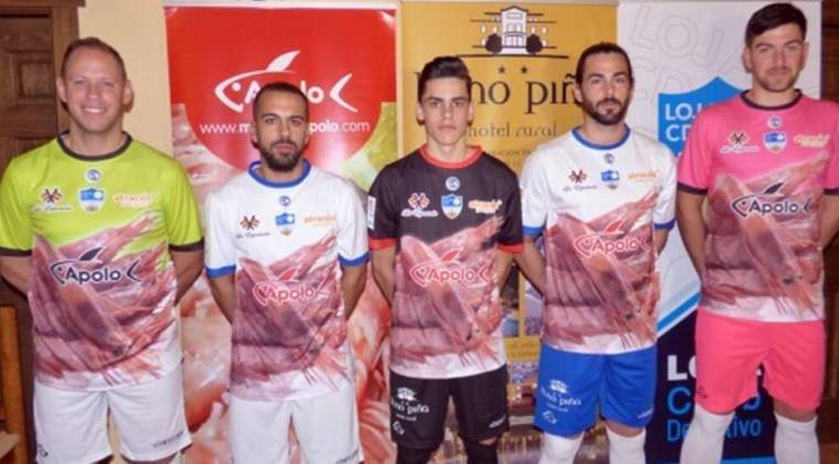 CD Loja - Espanha - O pequeno clube tornou-se um dos maiores micos. O uniforme ganhou a estampa de frutos do mar congelados. Camarões, mexilhões...É de morrer na praia.