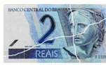 Cédulas rasgadas em vários fragmentos