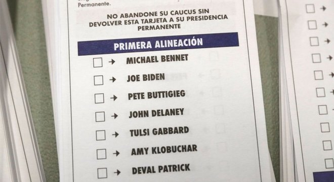 Cdula do caucus de Nevada em espanhol; parte considervel dos eleitores so latinos
