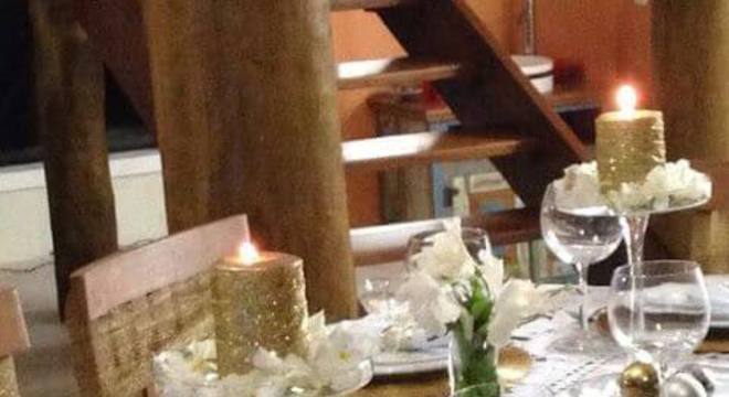 Ceia de ano novo bem decorada