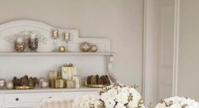 Ceia de ano novo branco e dourado