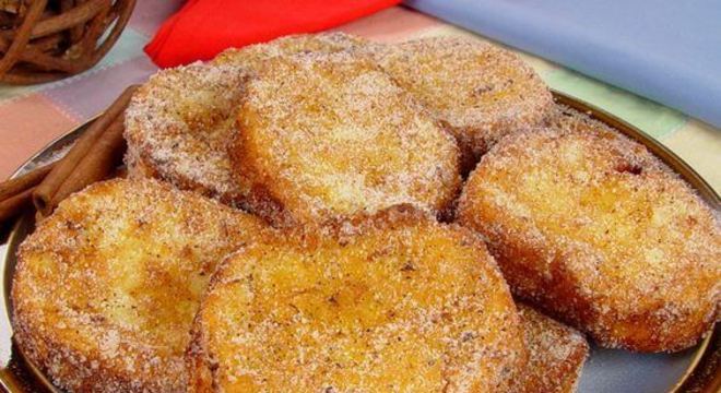 Ceia de ano novo com rabanada de sobremesa