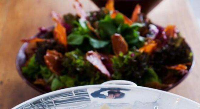 Ceia de ano novo simples bem servida