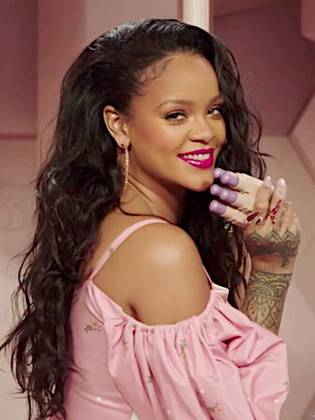 Celebridade que ama o Brasil: Rihanna - Parece que é uma tendência cantoras famosas curtirem o solo brasileiro, não é mesmo? 
