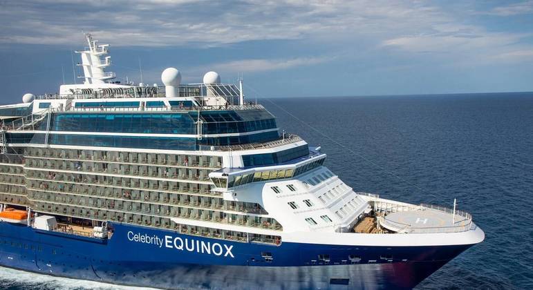 Navio Celebrity Equinox tem capacidade para cerca de 3.000 passageiros e 1.200 tripulantes