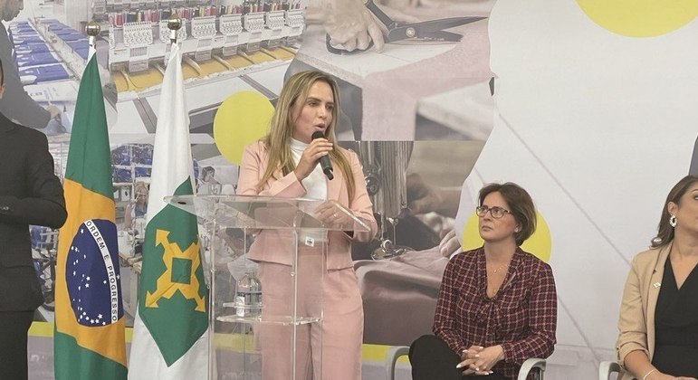 Celina Leão na formatura do programa Fábrica Social, na Cidade Estrutural