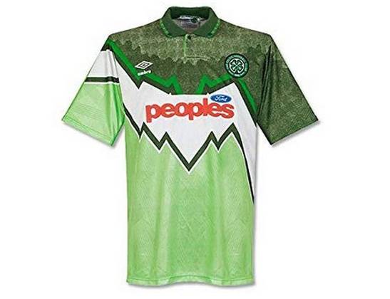 Celtic Glasgow - Escócia - A camisa usada na temporada 1991/1992 é uma prova de que podemos transformar algo tradicional e belo em algo bem esquisito.