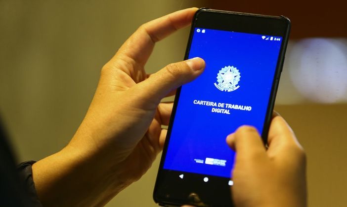 Celular com app da Carteira de trabalho digital. Marcelo Camargo / Agência Brasil