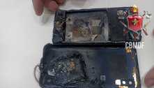 Jovem sofre queimaduras após celular que estava carregando explodir; veja imagens