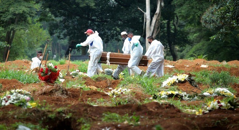 Pandemia de Covid-19 provocou entre 13,3 e 16,6 milhões de mortes no mundo