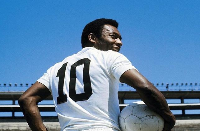 Pelé EternoO documentário de 2004 dirigido por Anibal Massaiani Neto é um retrato bem completo da carreira do Atleta do Século. Com texto de Armando Nogueira e roteiro de José Roberto Toledo, o filme tem depoimentos de ex-companheiros de Pelé e gols marcantes da carreira do jogador