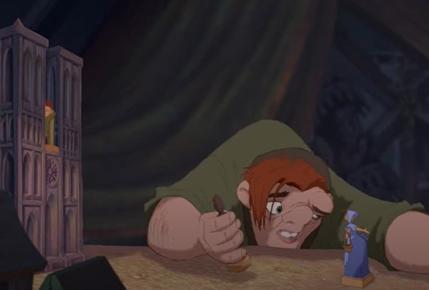 Cena importante número 04: 20 anos depois, Quasimodo se tornou corcunda e vive ainda na torre dos sinos. Com seus únicos amigos sendo as gárgulas falantes, tem o sonho de ir no Festival dos Tolos, mas Frollo sempre o impediu de deixar a catedral.