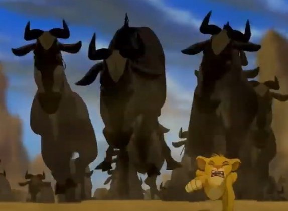 Cena importante número 10: diversos Gnus aparecem e deixam Simba em extremo perigo. É um dos momentos de maior tensão do filme.