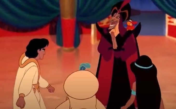 Cena importante número 16:  Aladdin retorna ao palácio e acusa Jafar, que foge, mas antes vê que a lâmpada está em posse de Aladdin.
