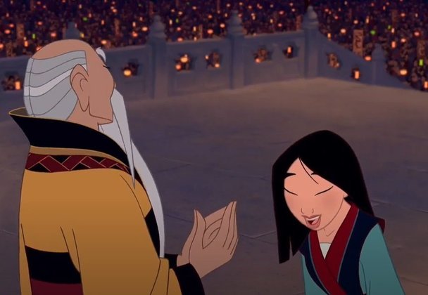 Cena importante número 18:  o imperador agradece Mulan, com todos da cidade ajoelhando em sua homenagem. O imperador pede que Mulan permaneça lá, como parte de seu Conselho, mas ela recusa, querendo apenas ir para sua família novamente.