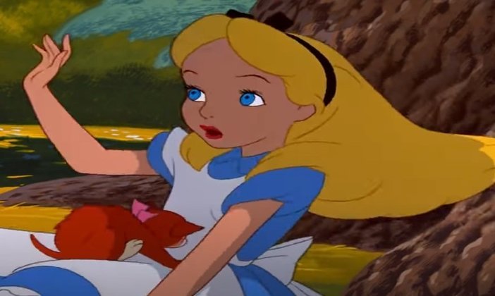 Cena importante número 20: No último instante, Alice acorda assustada. Ela se encontra com sua irmã e as duas vão embora do bosque para tomar chá.