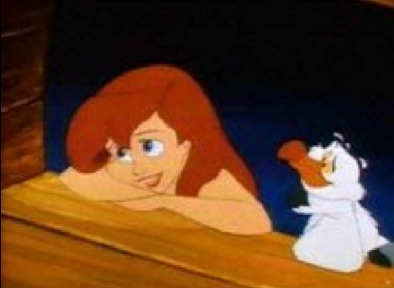 Cena número 4: Um dia, Ariel sobe para a superfície e vê um navio, onde ocorre a celebração de aniversário do príncipe Eric. Ela fica encantada pelo príncipe.