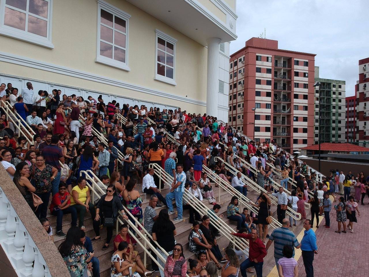 Inauguração de Igreja próximo ao Shopping Riomar causa aglomeração em  Aracaju - Ajunews